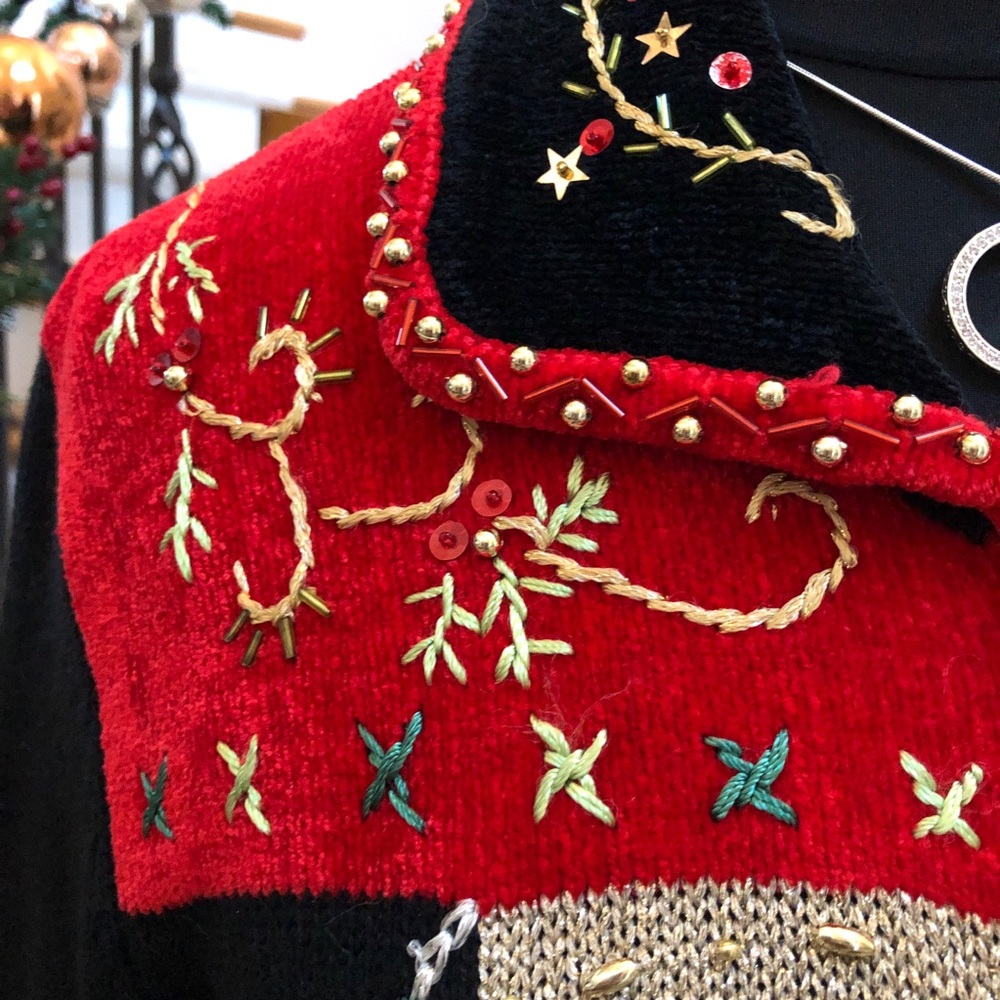 ❤️🖤GORGEOUS CHRISTMAS SWEATER WITH EMBELLISHMENT❤️🖤 - Picture 2 of 13